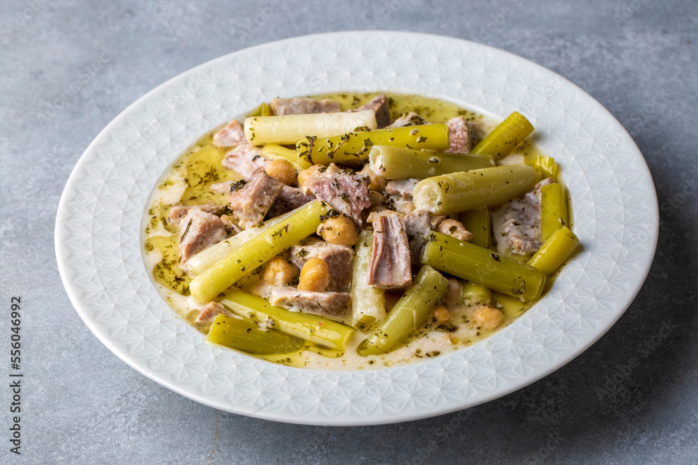 Siveydiz; (Turkey - Antep Style Local Food) is an Antep dish made with fresh garlic and lamb. Turkish name; Siveydiz Siveydiz; (Turkey - Antep Style Local Food) is an Antep dish made with fresh garlic and lamb. Turkish name; Siveydiz