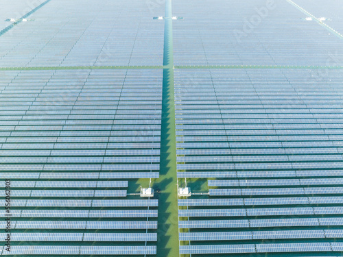 Obraz na płótnie Aerial view of modern solar plant on water w salonie