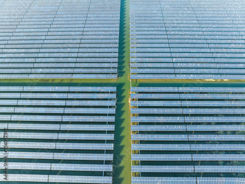 Obraz na płótnie Aerial view of modern solar plant on water w salonie