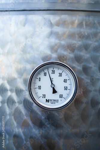 Thermometer gauge detail