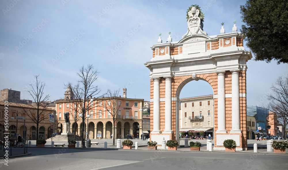 Rimini, Arco Ganganelli nella piazza omonima