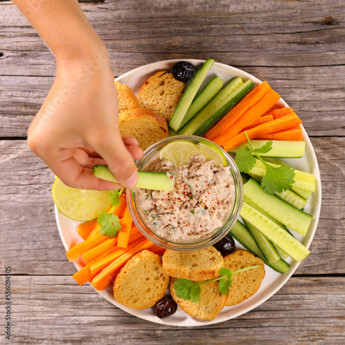 Quadro em tela raw vegetables and dipping sauce- vegetarian dip table