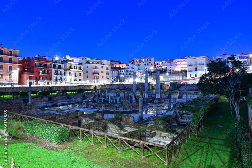 Fototapeta premium Ruins of an ancient Roman city on the seafront of Pozzuoli overlooking the gulf of Naples.