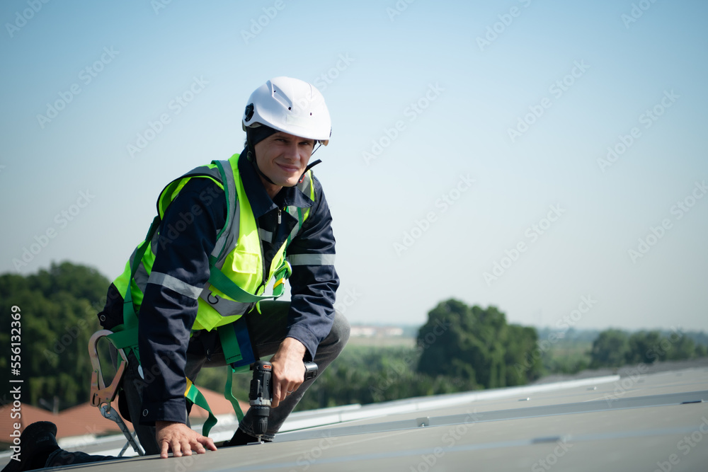 Engineer in charge of solar panel installation The installation of solar energy Engineer in charge of solar panel installation The installation of solar energy