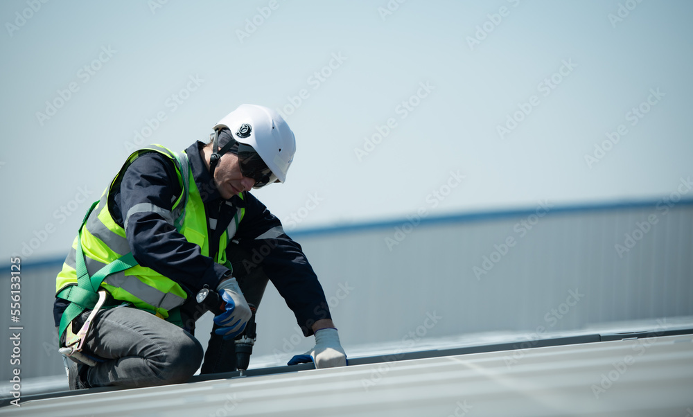 Engineer in charge of solar panel installation The installation of solar energy Engineer in charge of solar panel installation The installation of solar energy