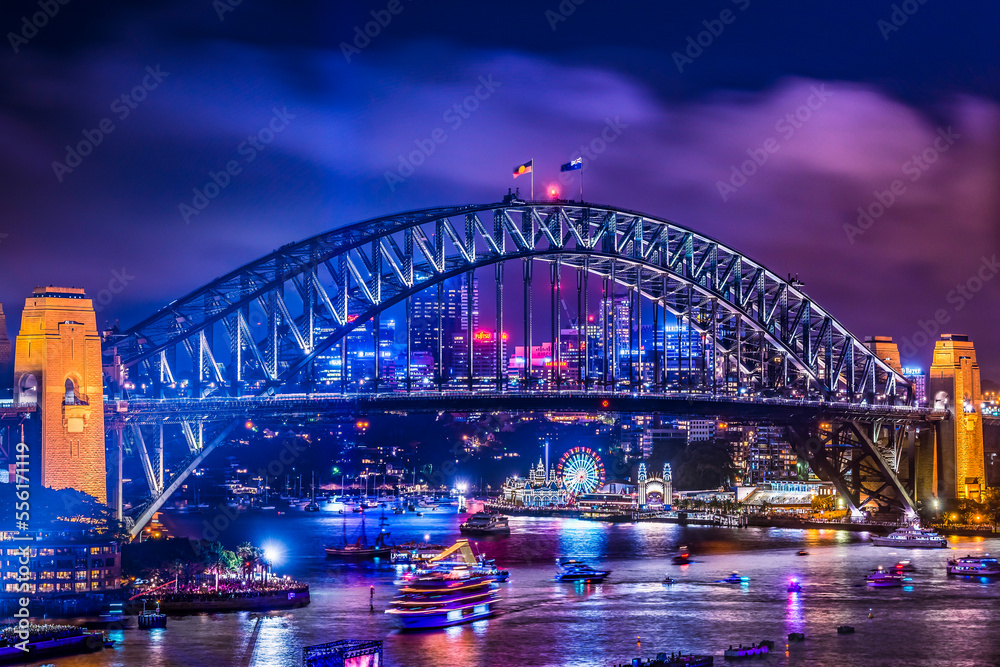 Naklejka premium Beautiful cityscape of Sydney Harbour Bridge at night.
