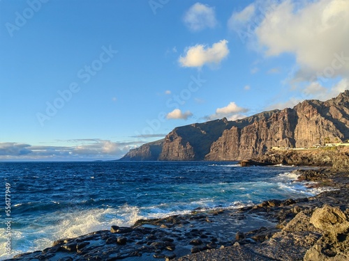 The view of the mountains of Los Gigantes and the pacific ocean, Canary Island, Spain. © STV