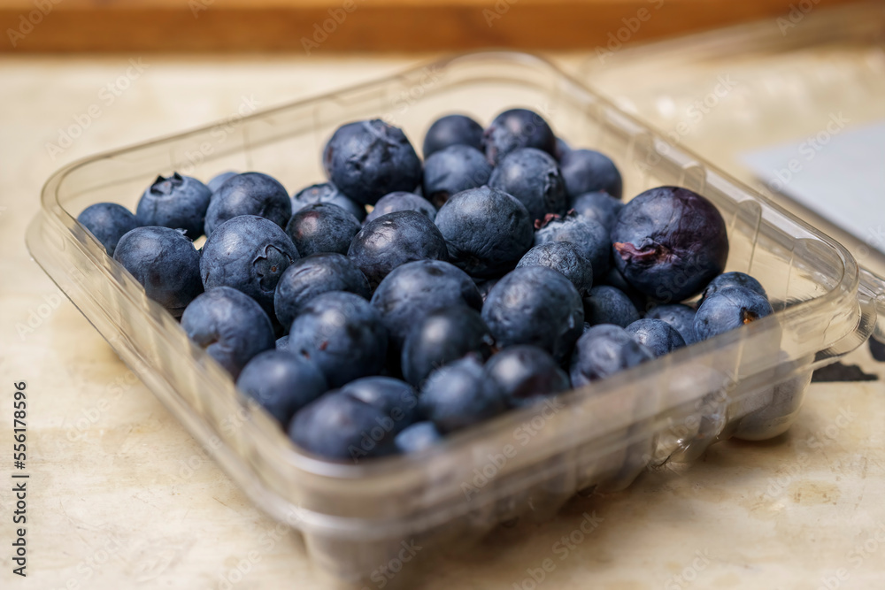 Fresh blueberries in transparent plastic container for sale Fresh blueberries in transparent plastic container for sale