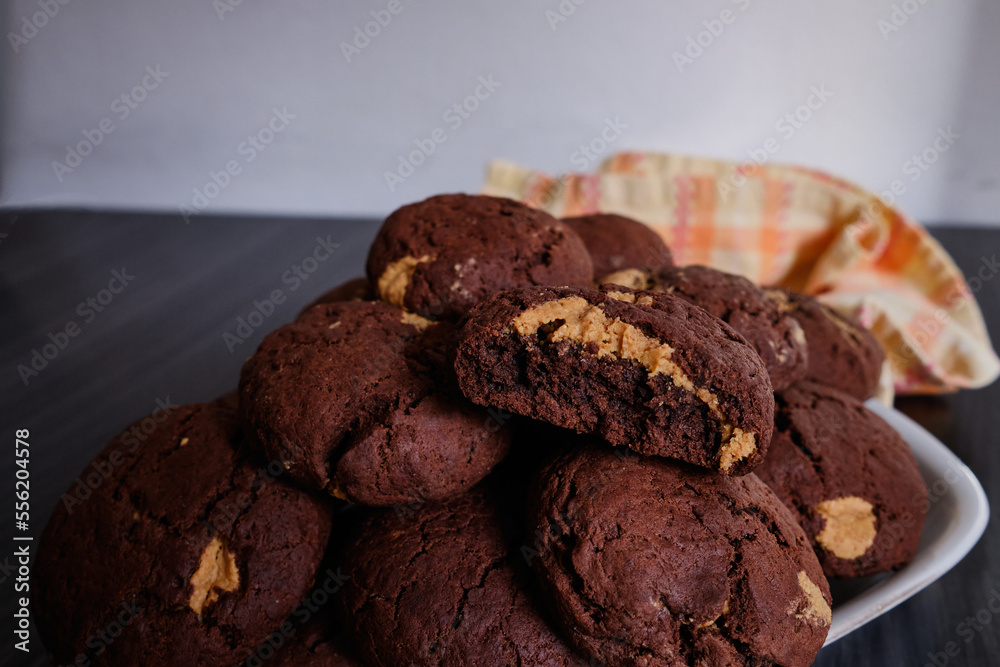Fototapeta premium Chocolate cookies with peanut butter on a dark background