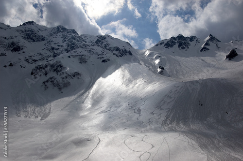 Mountain trail to Okuhotaka in winter photo