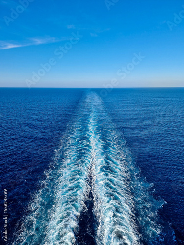Konstfotografi nave da crociera in navigazione