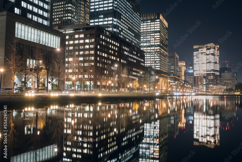 皇居のお濠の水面に映った丸の内〜日比谷のビル群　夜景　Office buildings in Marunouchi District with reflection on Imperial Palace moat at night, Tokyo, Japan
