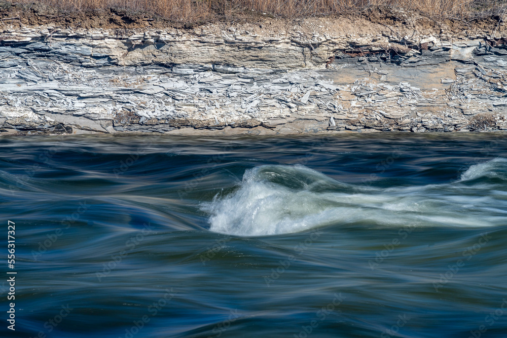 water and waves long exposure