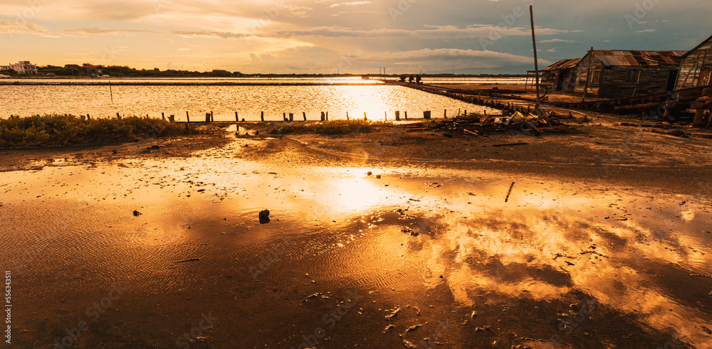 Obraz premium sunset on the beach