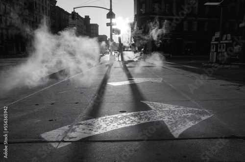 Steam rose from the ground at Canal St. in New York City (erly 1980's)舞い上がる蒸気と路上の矢印、冬のニューヨーク