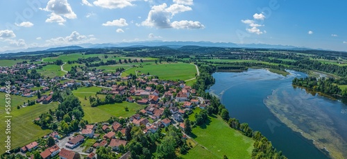 Fototapeta Naklejka Na Ścianę i Meble -  Ausblick auf die Gemeinde Apfeldorf im Lechrain im westlichen Oberbayern