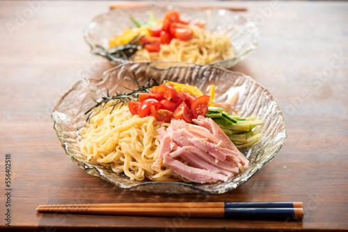 Obraz na płótnie 日本の食卓,冷やし中華 w salonie