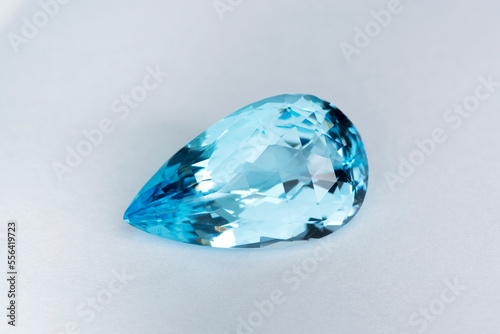 Fotografía Natural Swiss blue topaz gemstone loose faceted setting for making jewelry