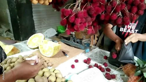 rambutan fruit transactions in traditional markets