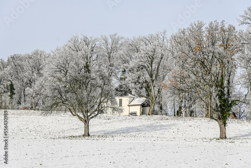 Mariastein, Kapelle, St. Anna-Kapelle, Kloster, Kloster Mariastein, Wallfahrt, Dorf, Wanderweg, Landwirtschaft, Felder, Winter, Winterlandschaft, Wintersonne, Schweiz photo