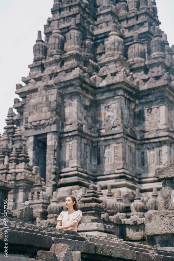 Fototapeta premium model posing at prambanan temple, yogyakarta, indonesia
