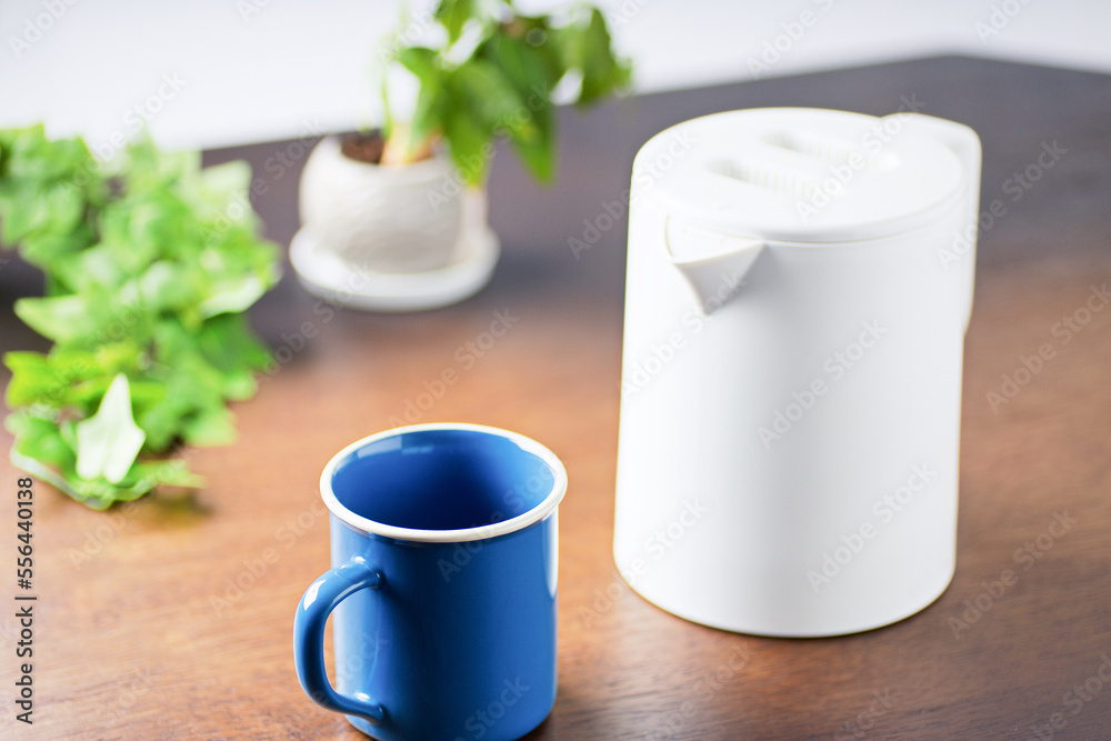 Obraz premium 爽やかな朝のダイニングテーブル