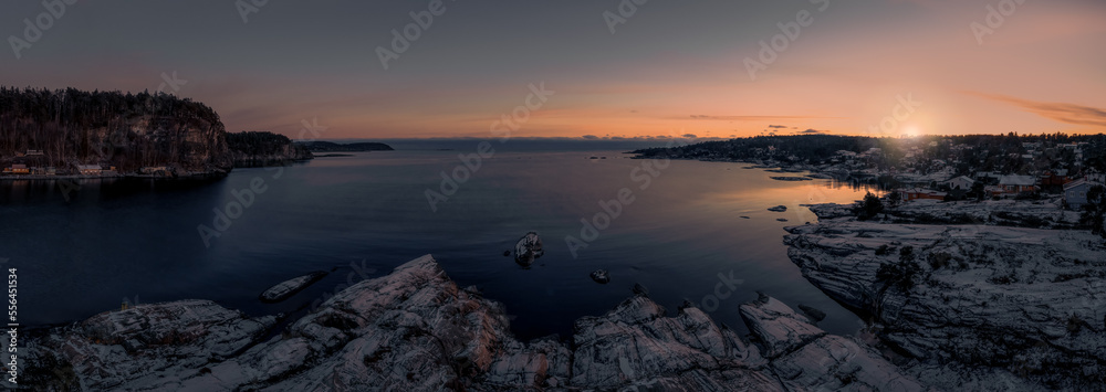 Obraz premium High resolution colorful sunset, seascape panorama