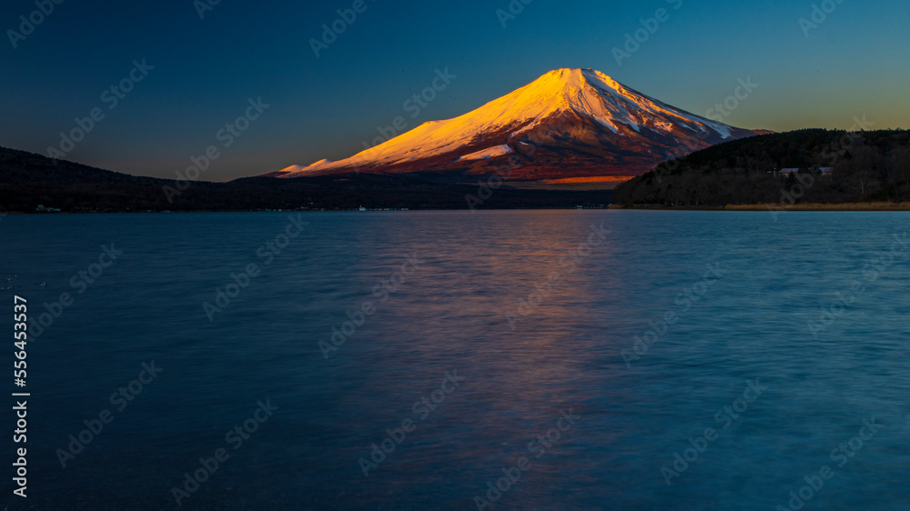 朝日に染まる富士山　山中湖　絶景