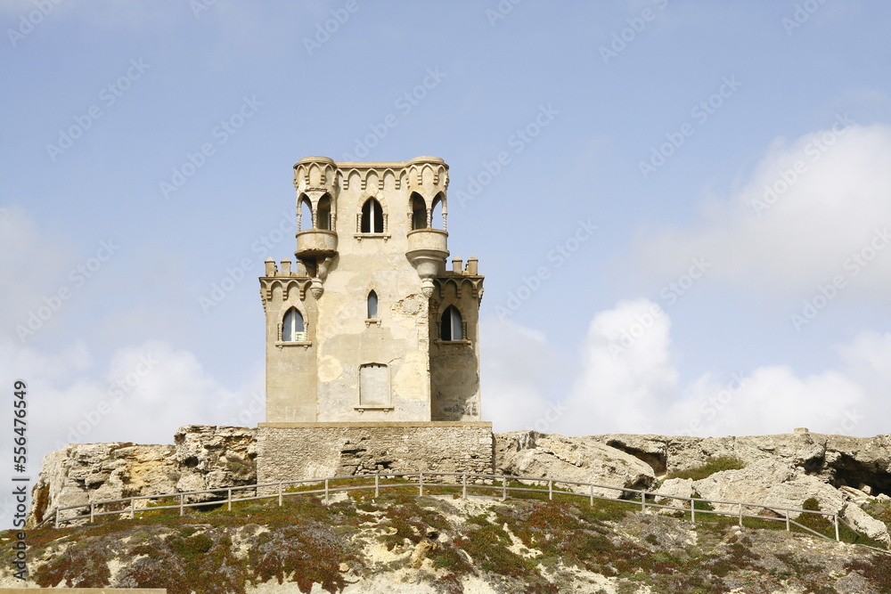 Tarifa, la ville espagnole la plus au sud de l'Europe, dans la province de Cadix en Andalousie, avec le château de Santa Catalina, lieu emblèmatique de la cité