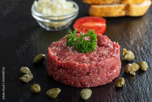 Fotografi steak tartare