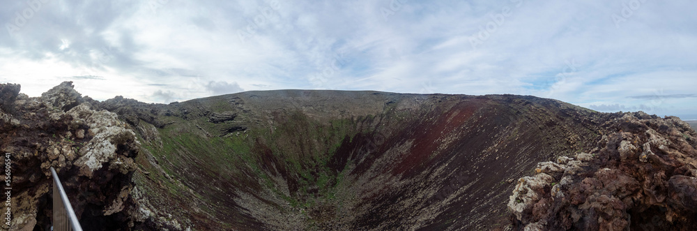Obraz premium Panoramic of the crater of the Calderon Hondo volcano on the island of Fuerteventura