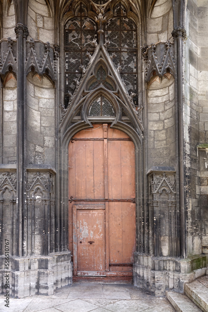 Tuer an der Basilika in Troyes