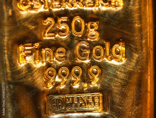 Investment Goldbarren in Zeiten von Rezession und Inflation