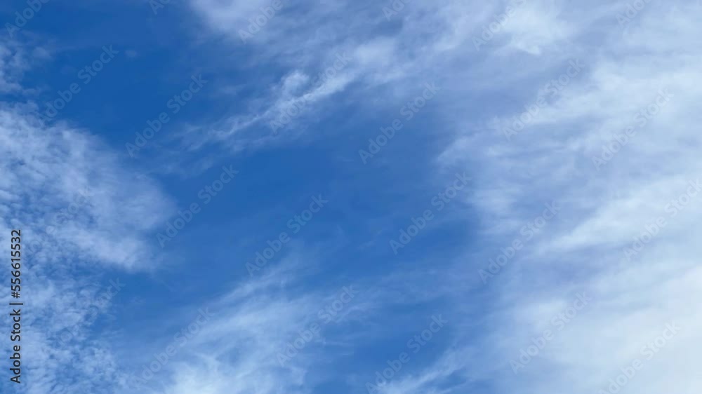 冬の青い空と白い雲 冬の青い空と白い雲
