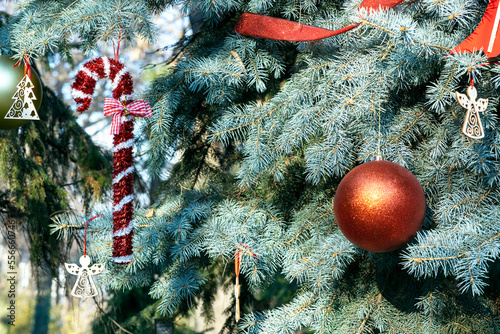 Photos New Year or Christmas decorated tree