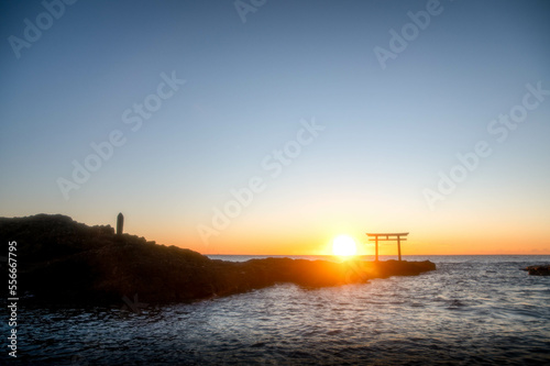 茨城県ひたちなか市　神磯の鳥居の朝 © Hiroki Kobayashi
