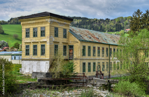 Mainburg, Fabrikgebäude, Jugendstil, historisch, Fabriksgebäude, Wehr, Fluss, Pielach, Fenster, Stockwerk, historisch, Flügelfenster, Fabrik, Traumulus, Werk, Holzerzeugung, Blechdach, Turm, Verzierun