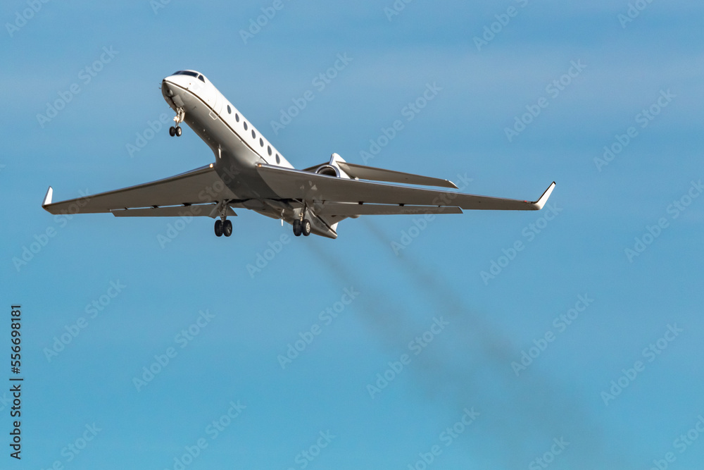 Obraz premium Airplane - Bizjet - in the sky