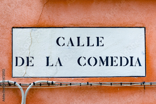 Fototapeta Naklejka Na Ścianę i Meble -  signage calle de la comedia - engl:comedy street -  in Venice