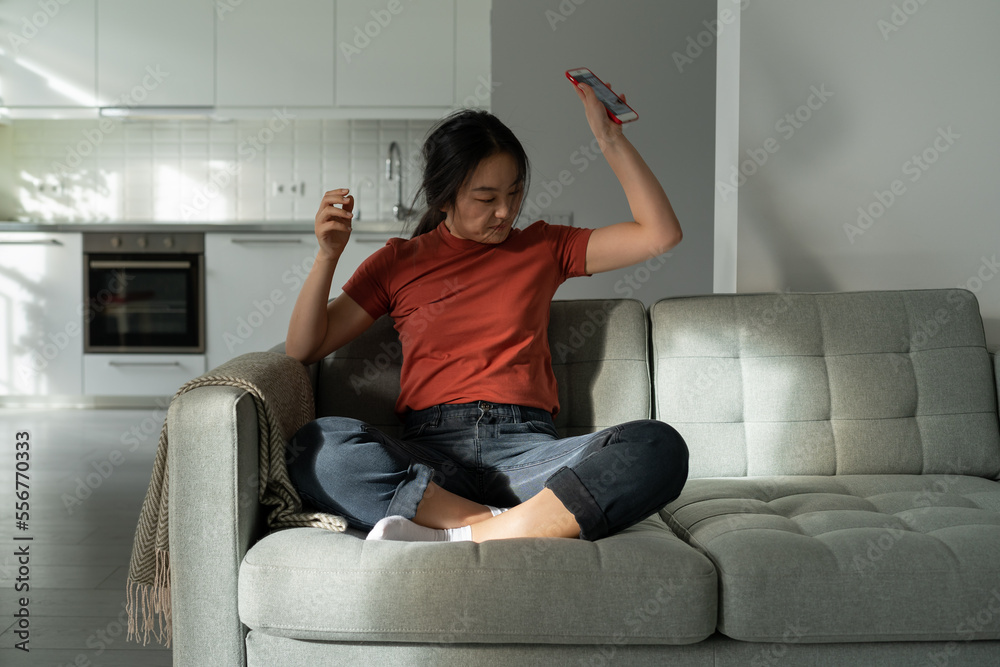 Foto de Nervous sweetheart Asian teenage girl throws phone after