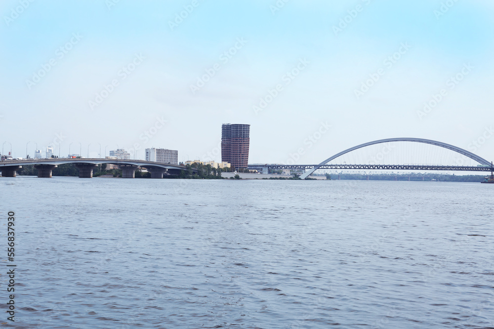 Naklejka premium Beautiful view of modern bridge over river