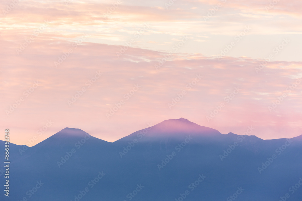 北海道、夜明けの大雪山国立公園・日本