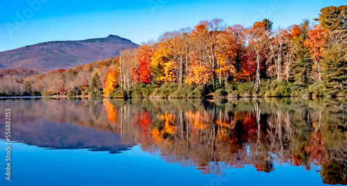 Fototapeta Naklejka Na Ścianę i Meble -  julian price lake and granfather mountain autumn season