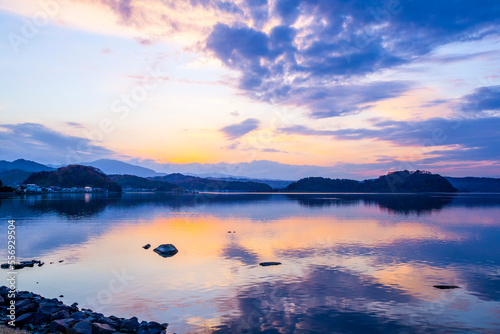 冬の湖山池の夕景 鳥取県 湖山池