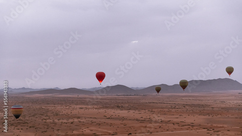 Vol en montgolfière dans le désert d'Agafay photo