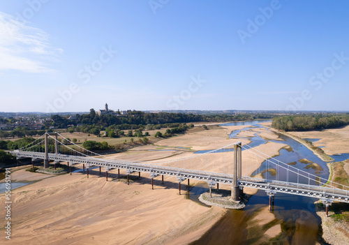 Foto France, Charente-Maritime, Extreme drought revealing river bottom of Loire river