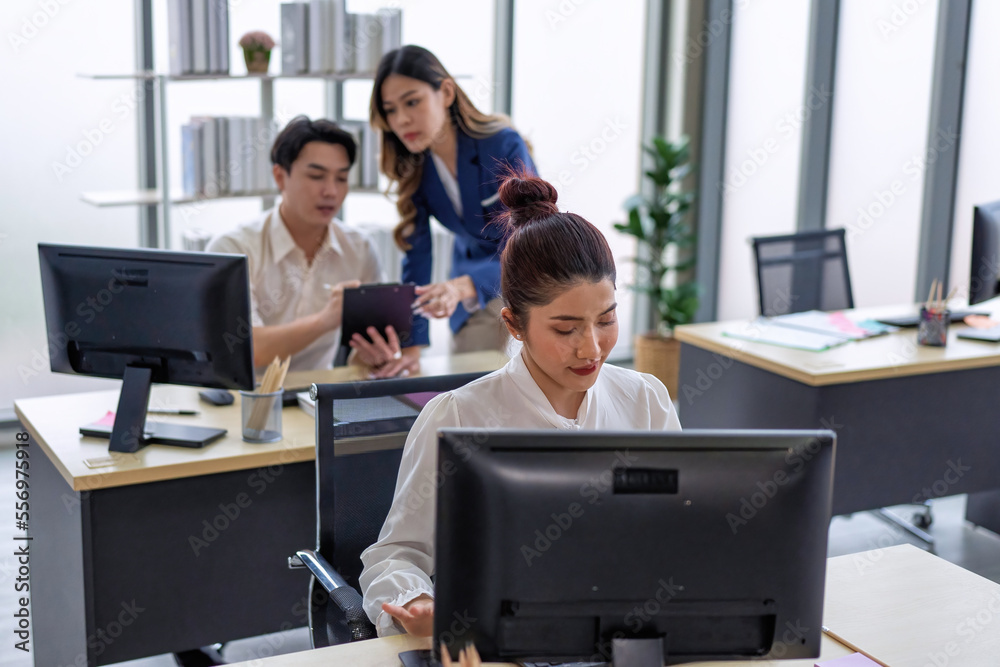businessmen and businesswomen meeting brainstorming ideas about new paperwork colleagues working together planning success strategy enjoy in night office businessmen and businesswomen meeting brainstorming ideas about new paperwork colleagues working together planning success strategy enjoy in night office