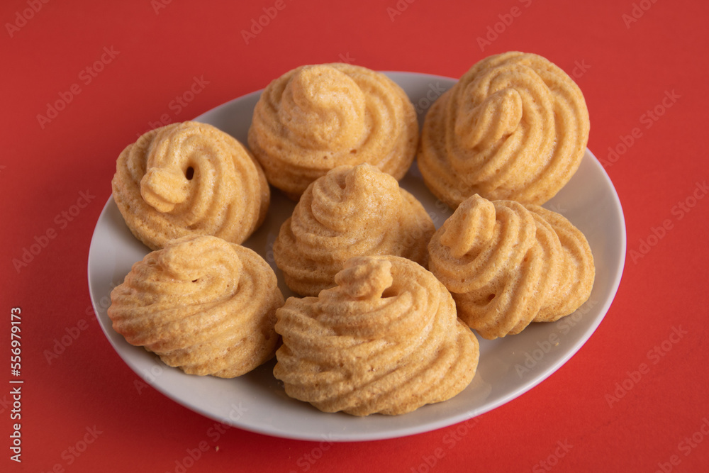 photo of several meringues that look like a spiral lying on a plate photo of several meringues that look like a spiral lying on a plate