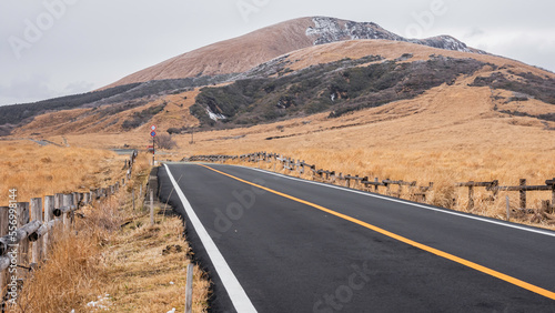 山と道路