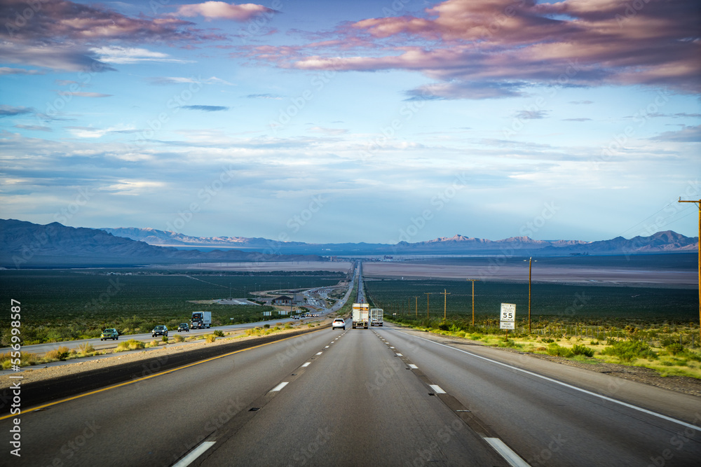 Naklejka premium driving on the highway in nevada at dawn